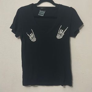 Size large too fast tee